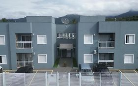Apartamento com churrasqueira praia Maranduba Ubatuba